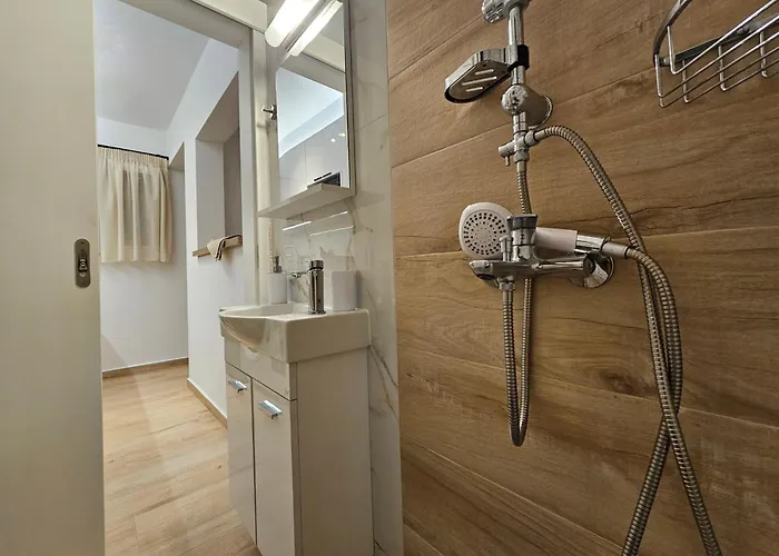 Elegant Aesthetic * Rhodes City