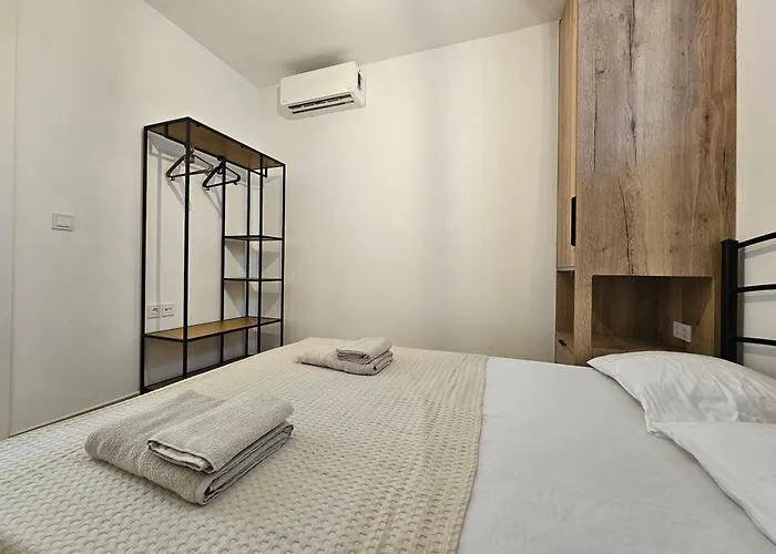 Elegant Aesthetic * Rhodes City